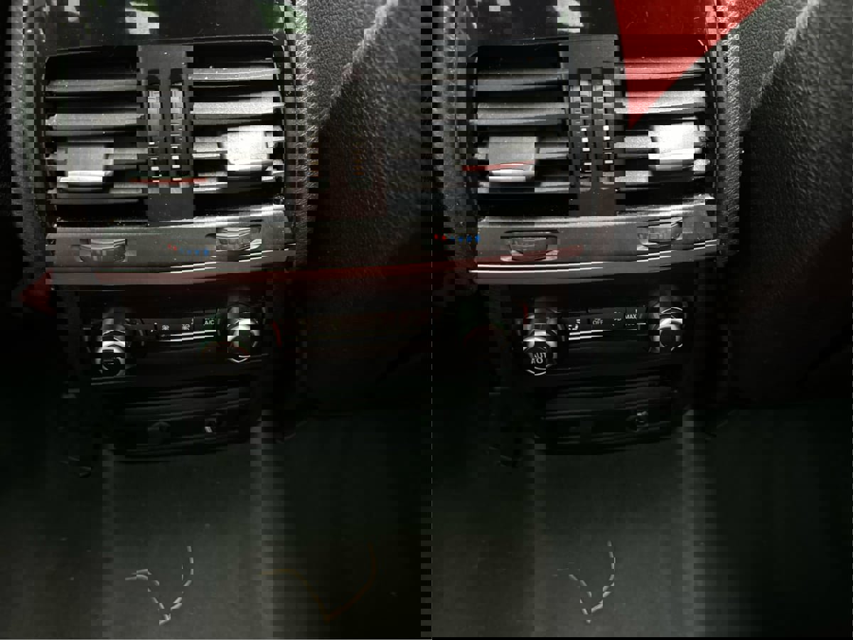 Used 2019 BMW X6 xDrive35i w/ M Sport Package image 46