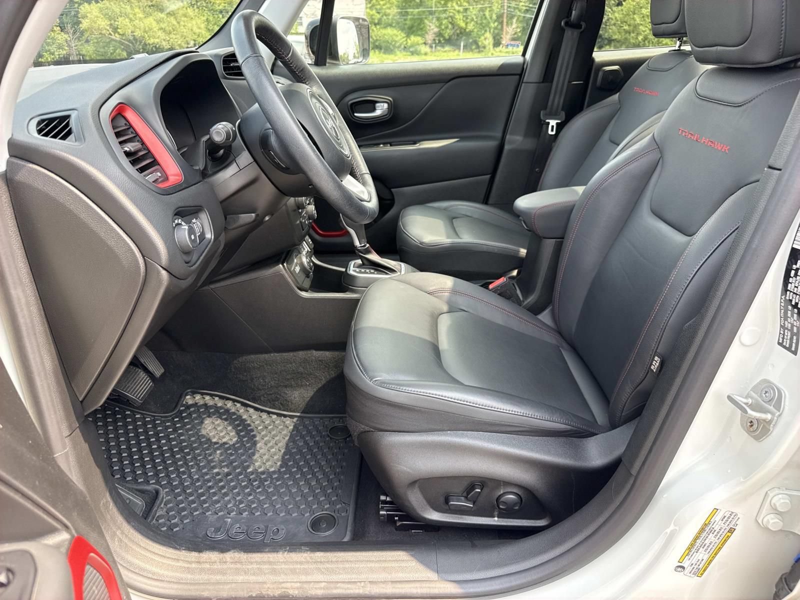 Used 2023 Jeep Renegade Trailhawk AWD/4WD image 29