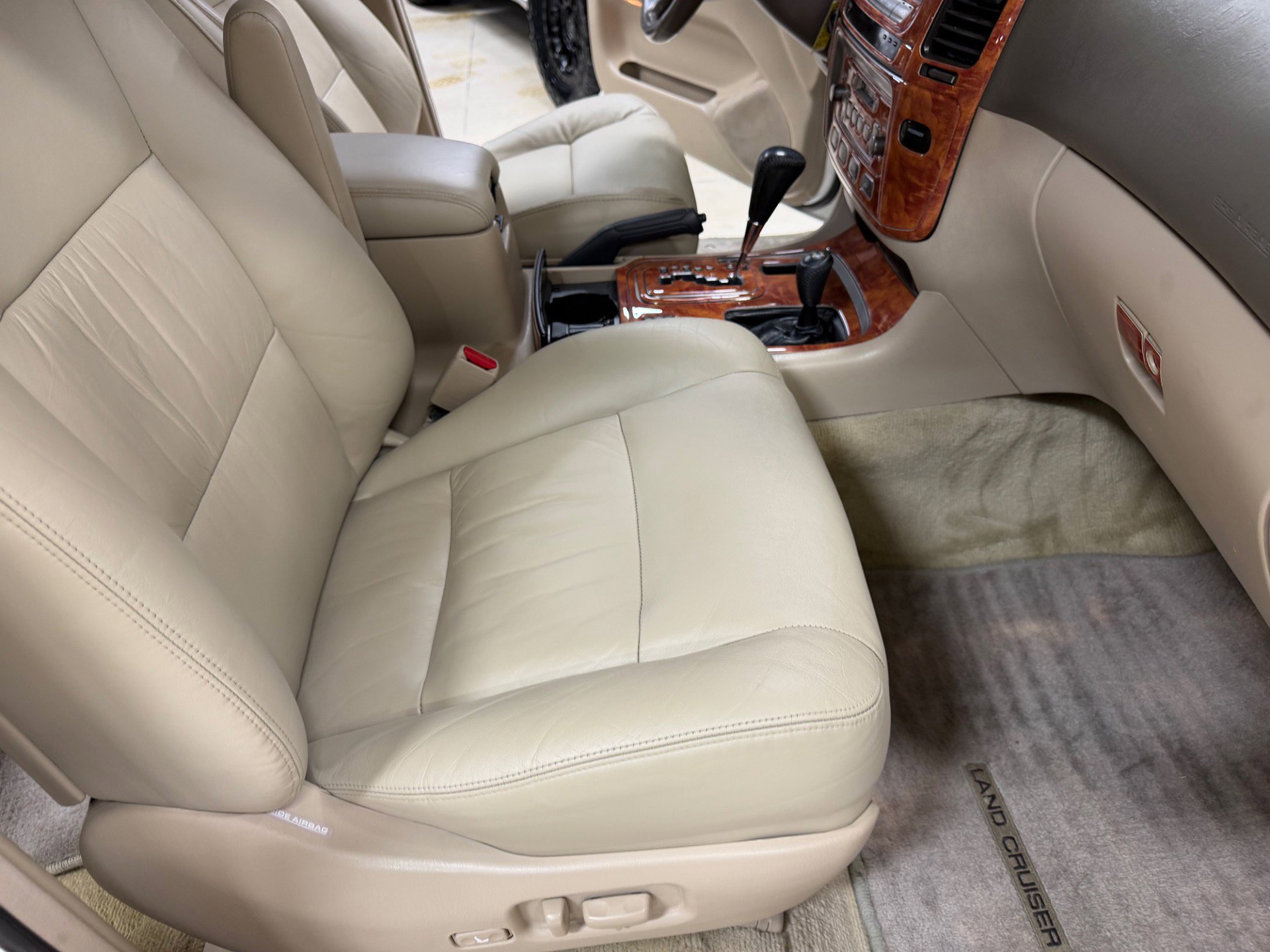 Used 2004 Toyota Land Cruiser image 23