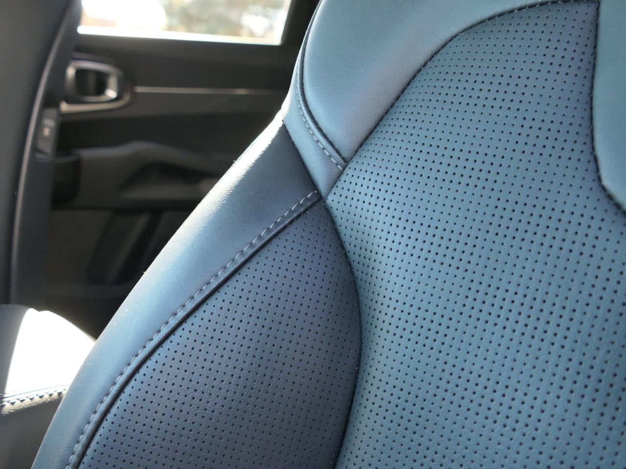 Used 2025 Kia Sorento EX w/ EX Panoramic Sunroof Package image 12