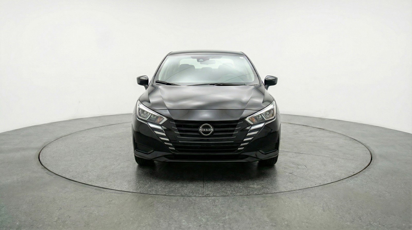 Used 2025 Nissan Versa SV image 2