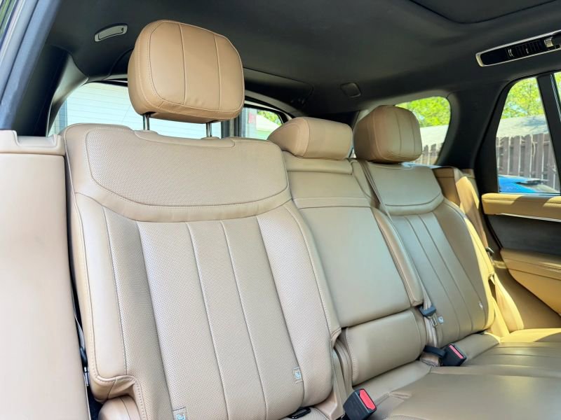 Used 2025 Land Rover Range Rover SE AWD/4WD image 29
