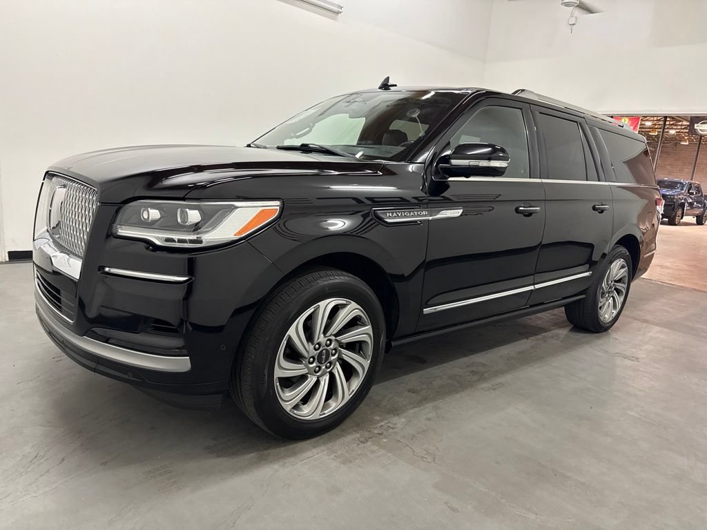 Used 2022 Lincoln Navigator L Reserve AWD/4WD image 8