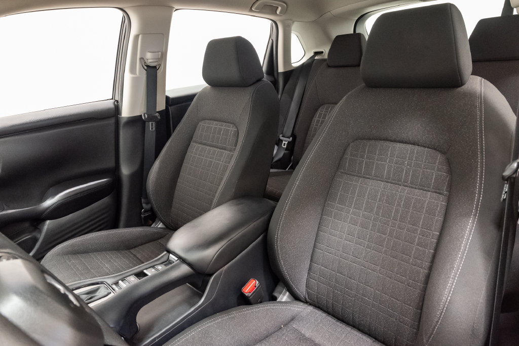 Used 2025 Honda HR-V LX image 12