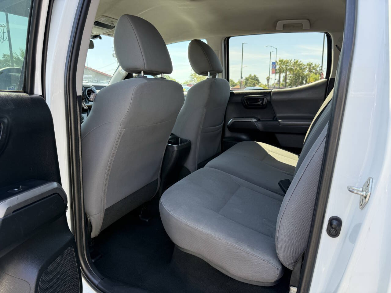 Used 2018 Toyota Tacoma SR5 RWD image 11