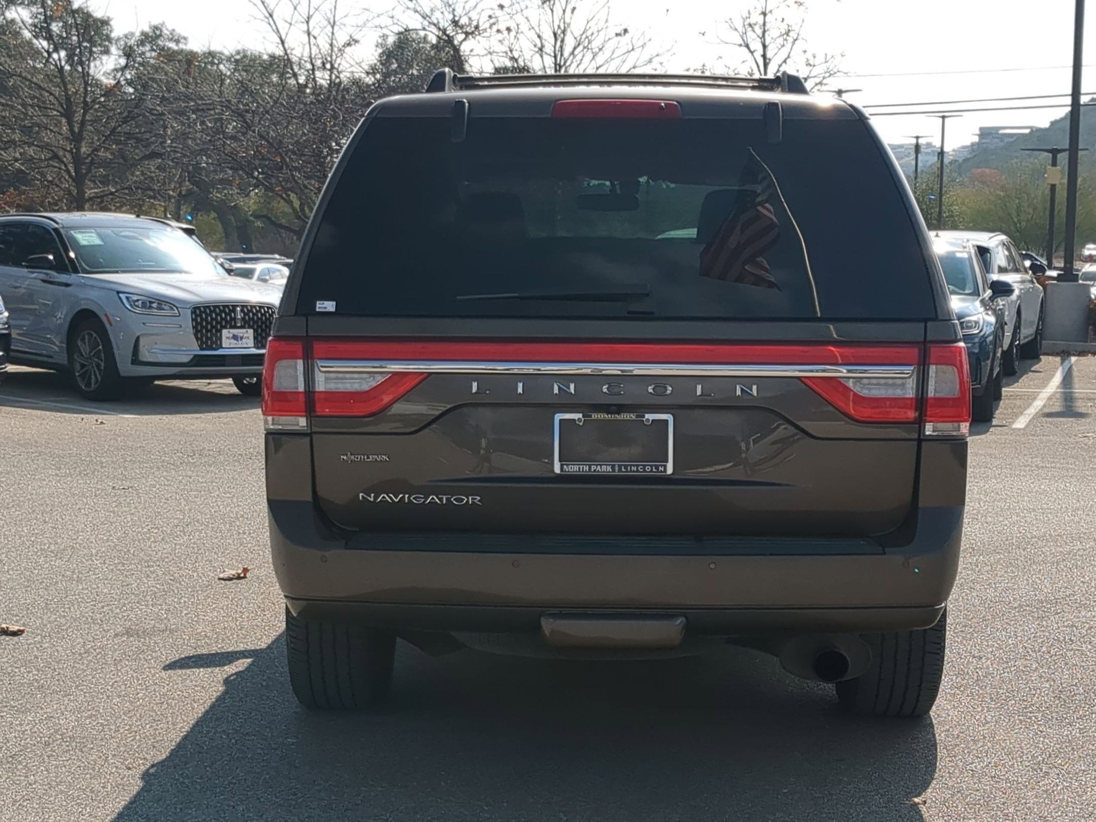 Used 2017 Lincoln Navigator Select image 4