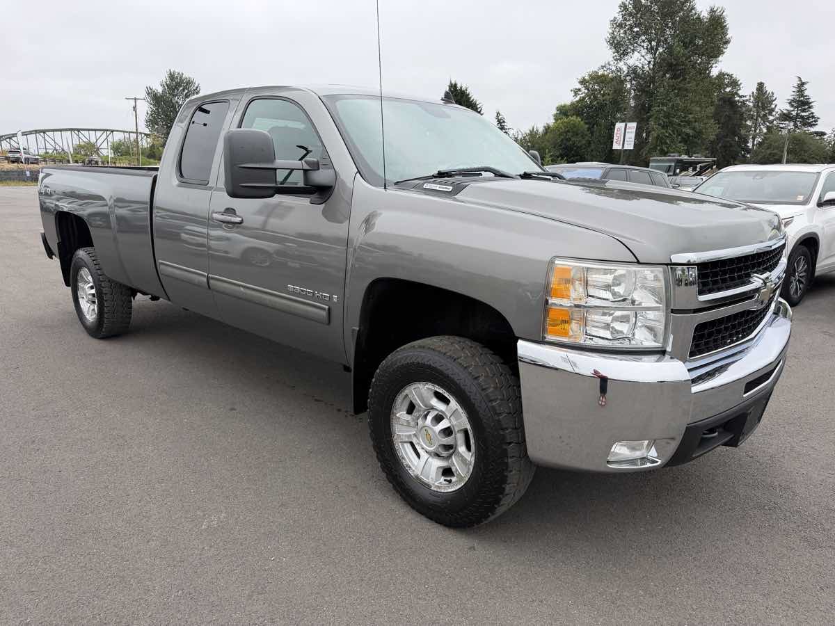 Used 2009 Chevrolet Silverado 3500 W/T AWD/4WD image 2
