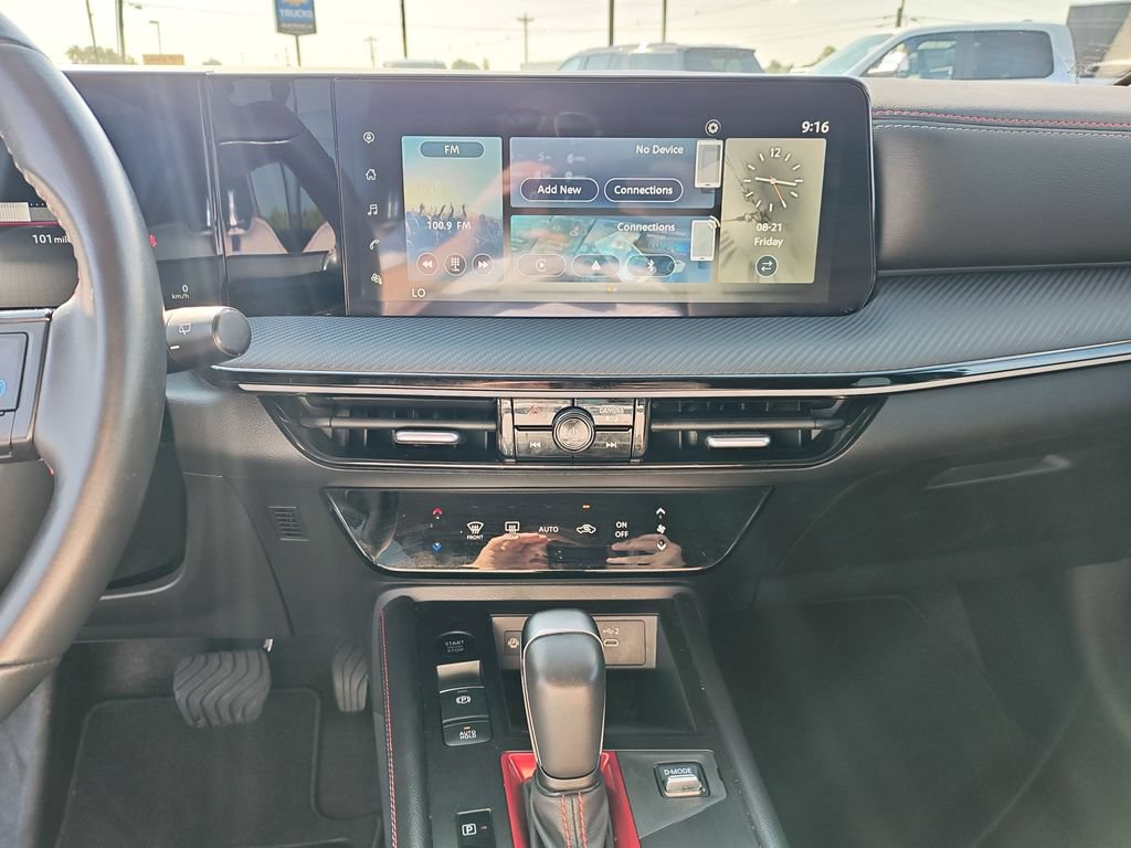 Used 2025 Nissan Kicks SR AWD/4WD image 23