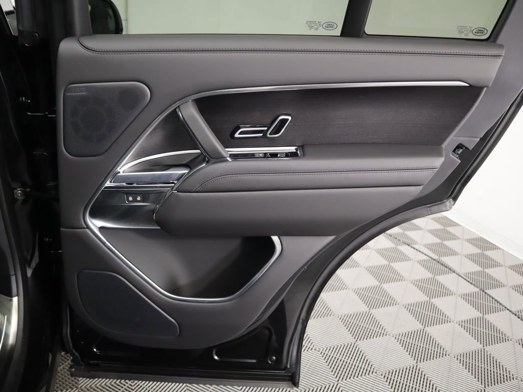 New 2026 Land Rover Range Rover SE image 28