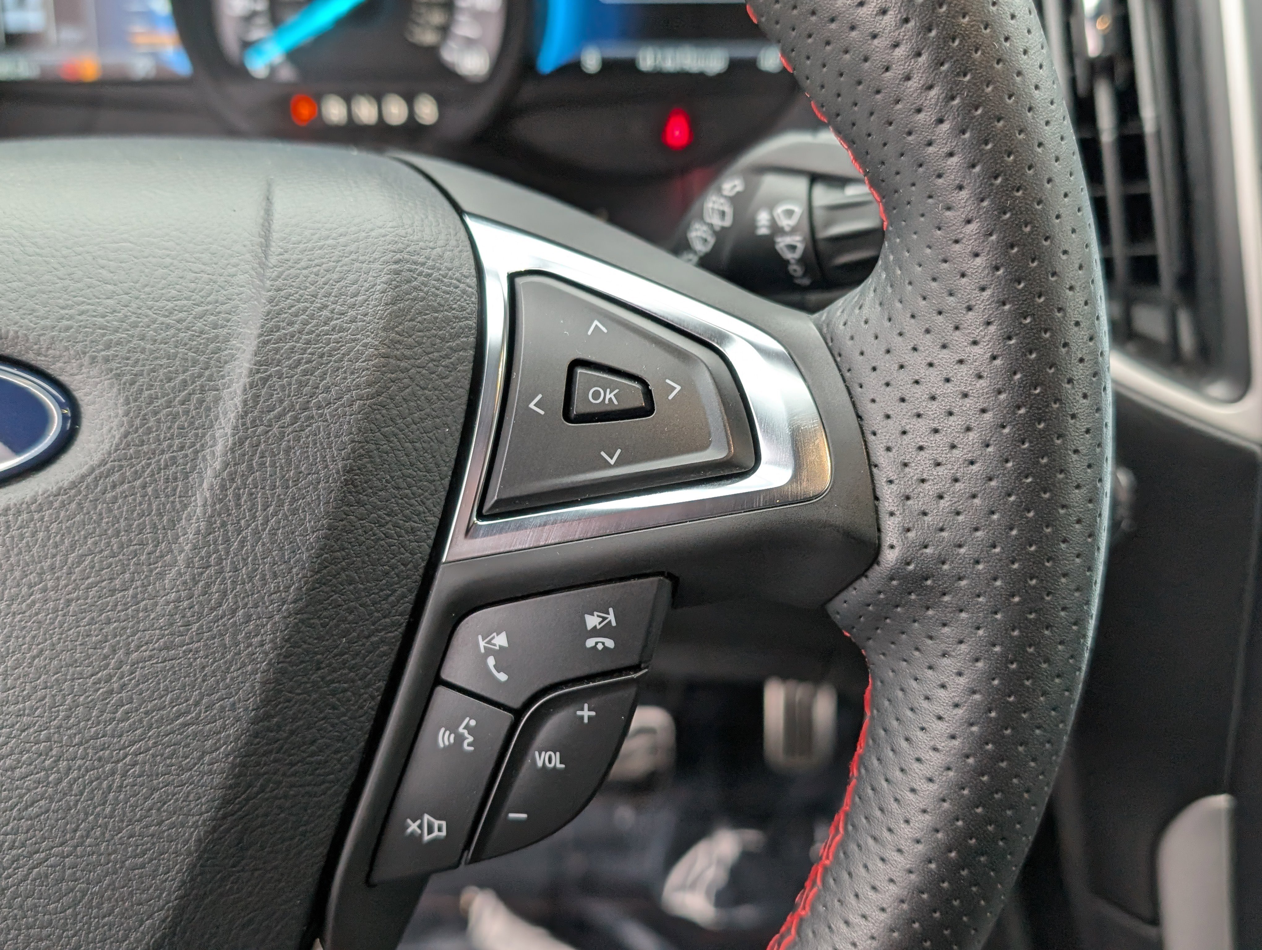 Certified 2024 Ford Edge ST-Line image 25