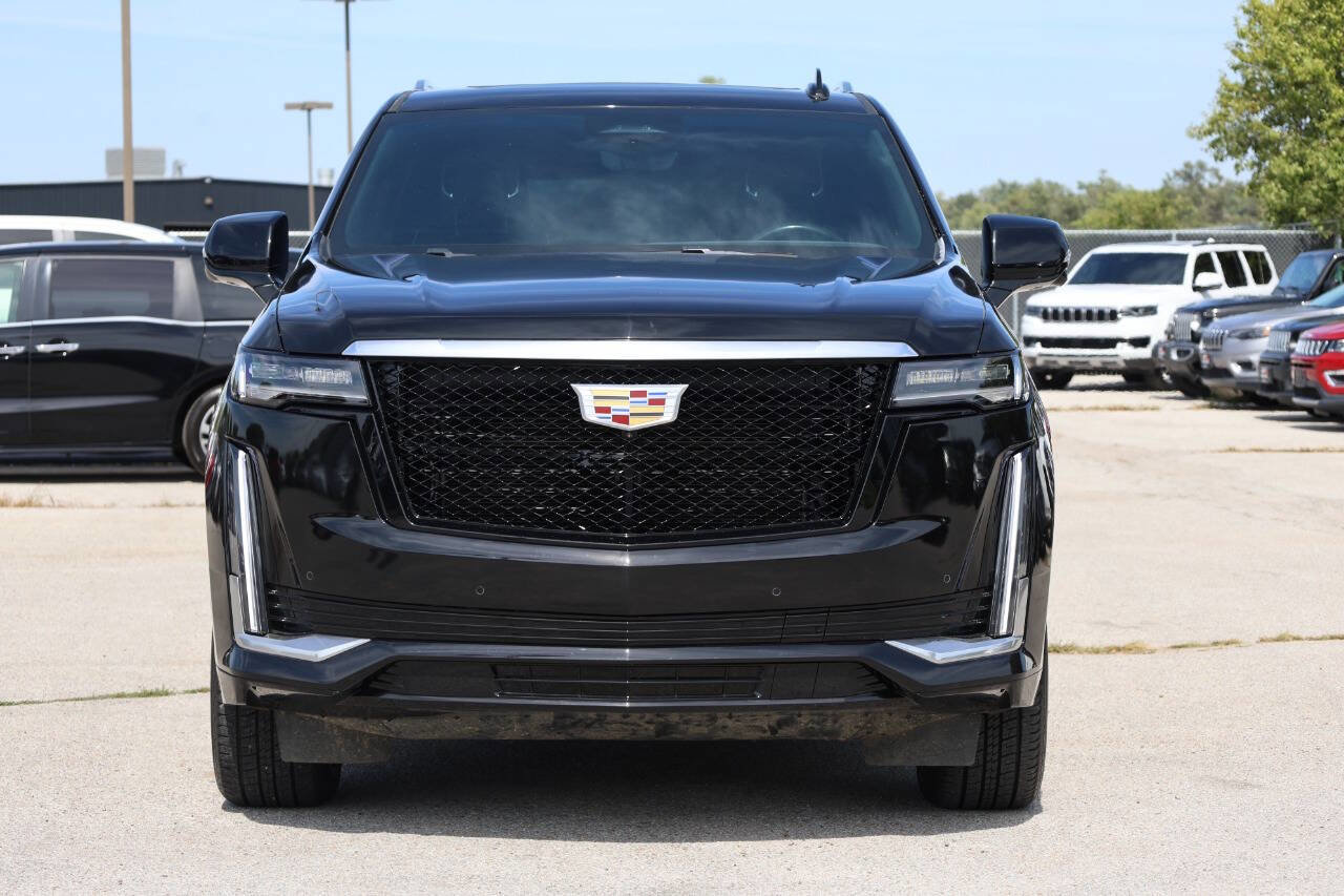 Used 2023 Cadillac Escalade ESV Premium Luxury AWD/4WD image 2