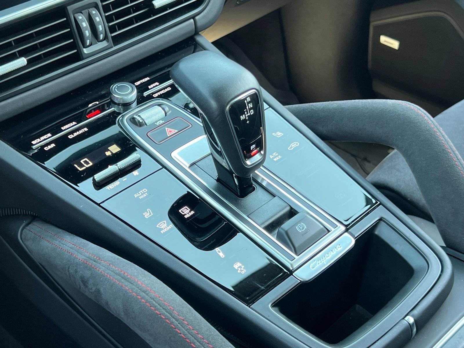 Certified 2023 Porsche Cayenne GTS AWD/4WD image 33
