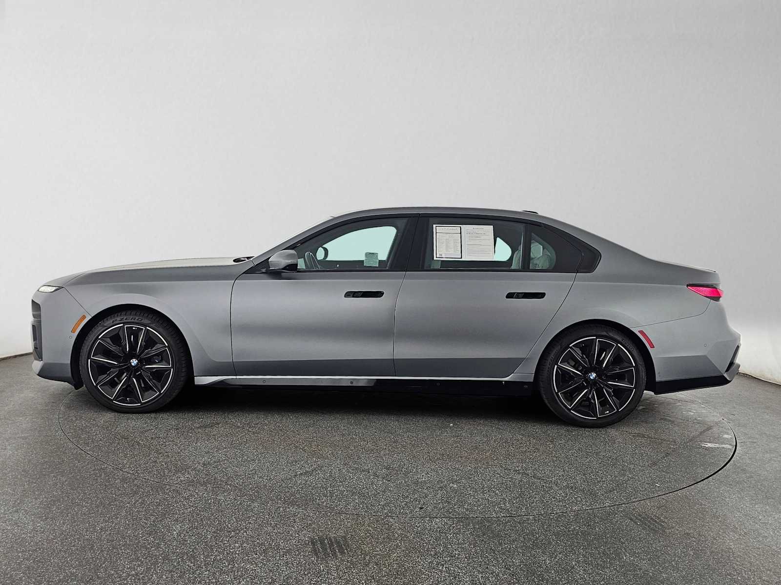 Used 2023 BMW 760i xDrive AWD/4WD image 6