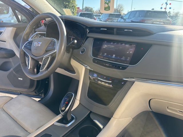 Used 2017 Cadillac XT5 Luxury w/ Driver Awareness Package image 11