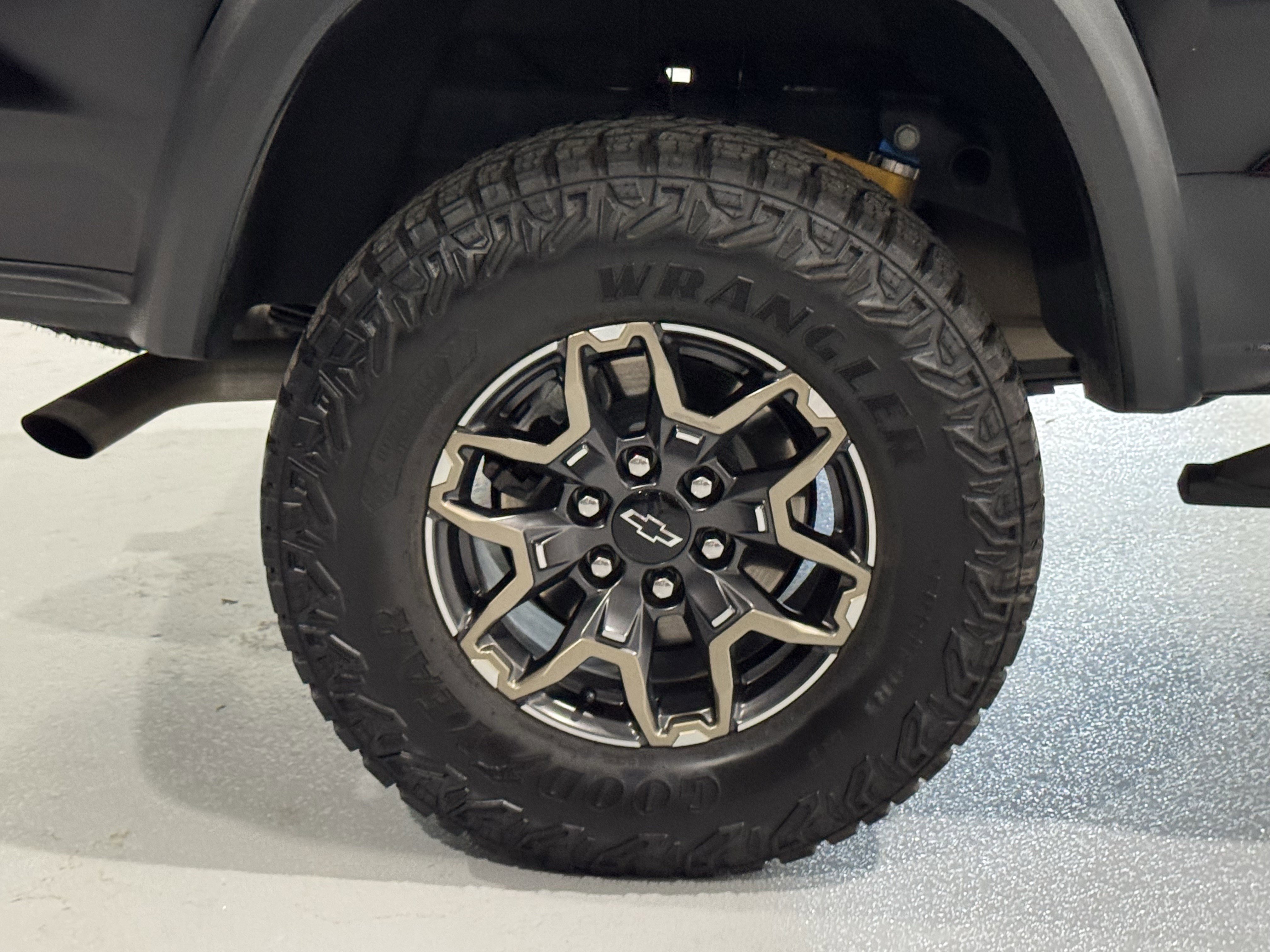 Used 2024 Chevrolet Colorado ZR2 w/ Technology Package image 38