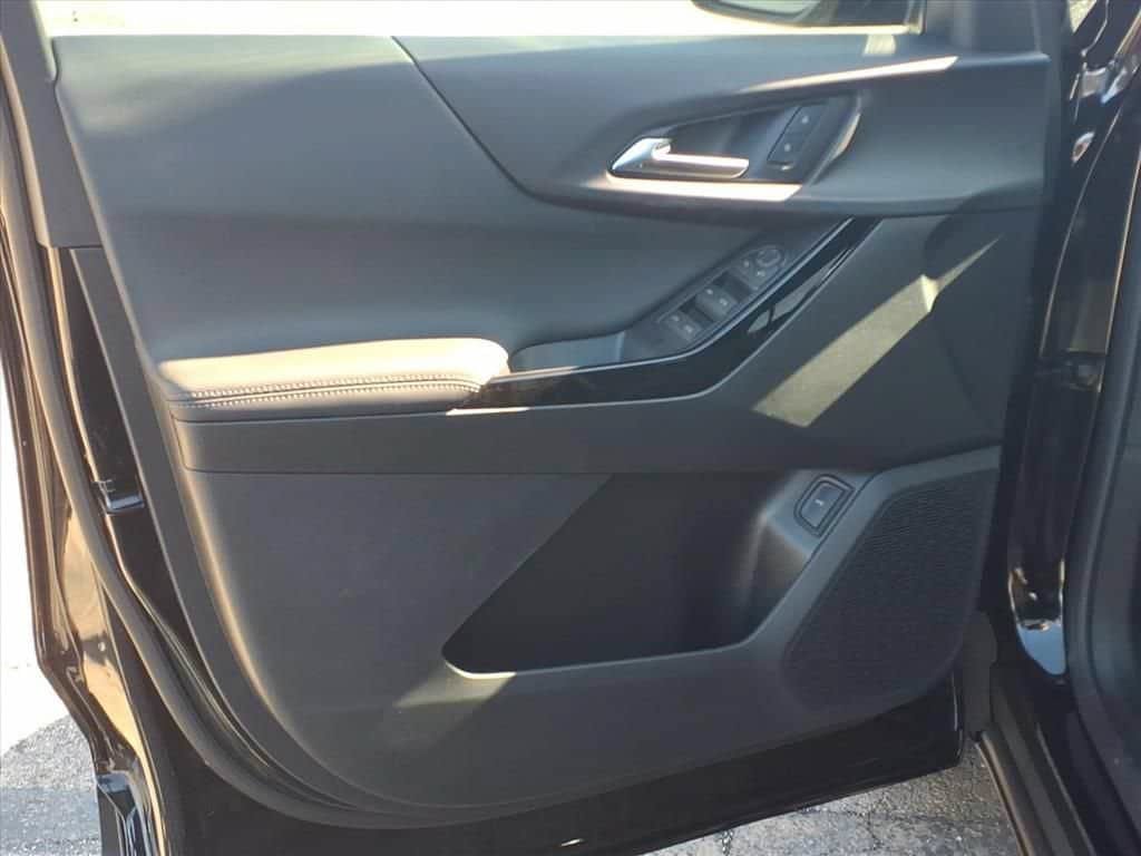 New 2027 Chevrolet Equinox LT w/ Convenience Package II FWD image 14