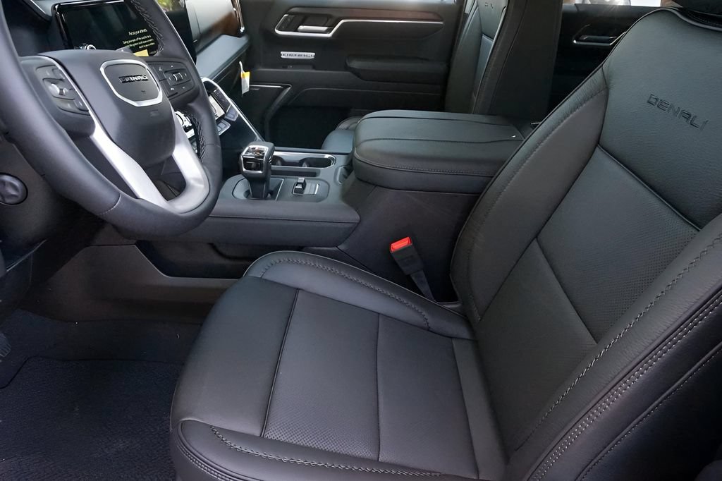Used 2025 GMC Sierra 1500 Denali AWD/4WD image 9