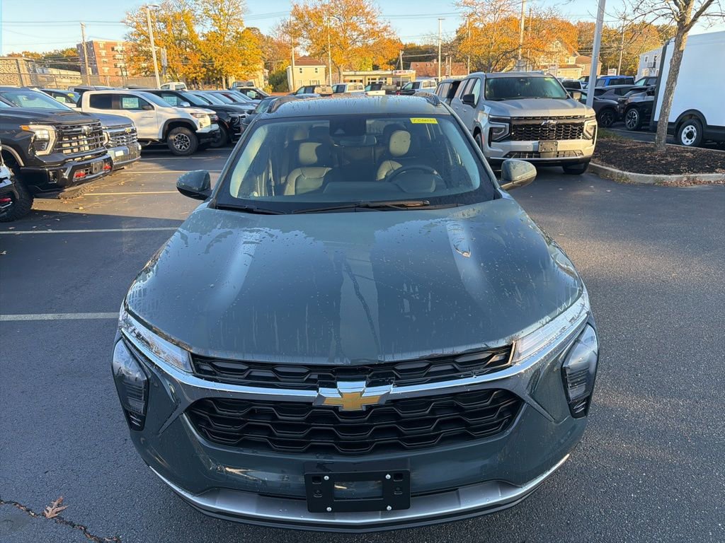 New 2026 Chevrolet Trax LT w/ Driver Confidence Package image 2