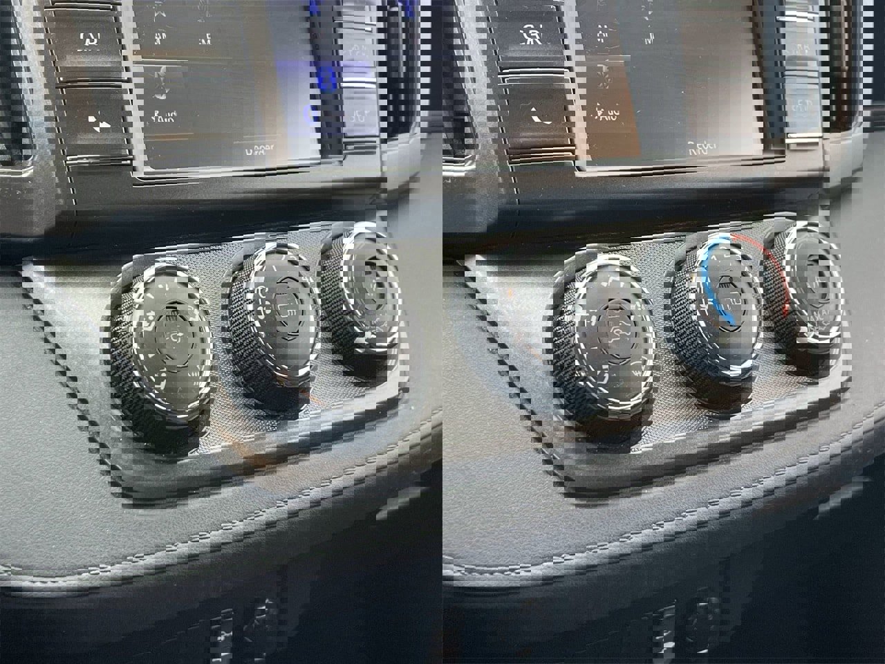 Used 2015 Toyota RAV4 LE image 26