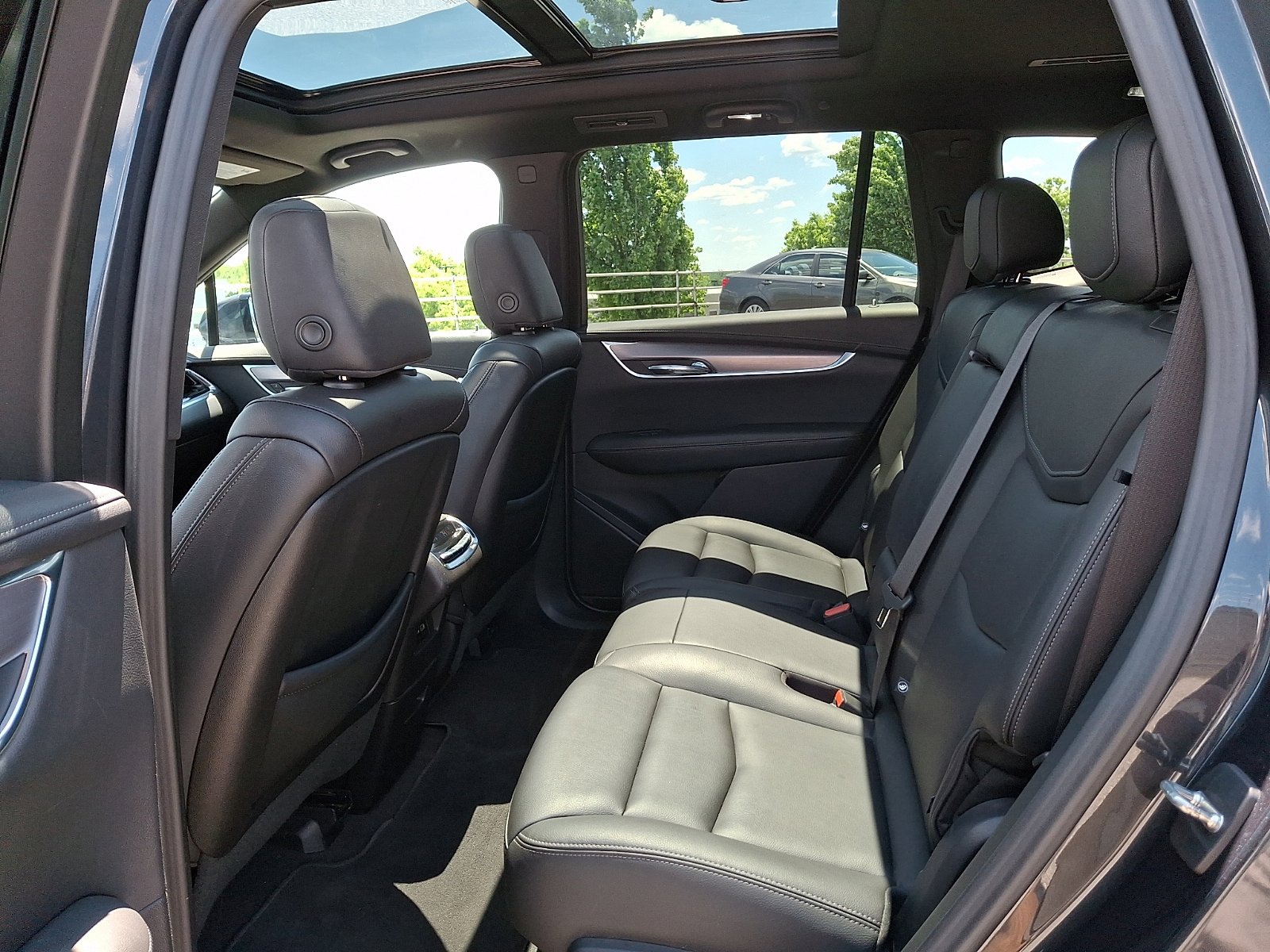 Used 2022 Cadillac XT6 Luxury AWD/4WD image 11