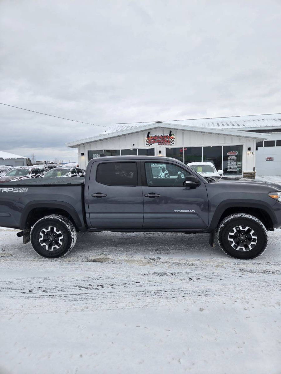 Used 2020 Toyota Tacoma TRD Off-Road w/ Technology Package image 8