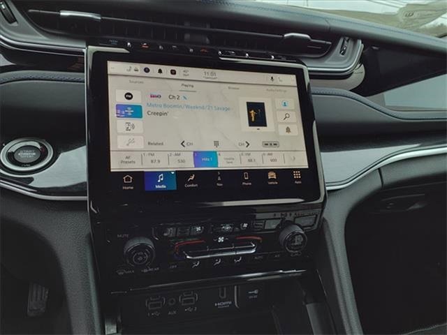 New 2022 Jeep Grand Cherokee Trailhawk w/ Advanced Protech Group II image 21