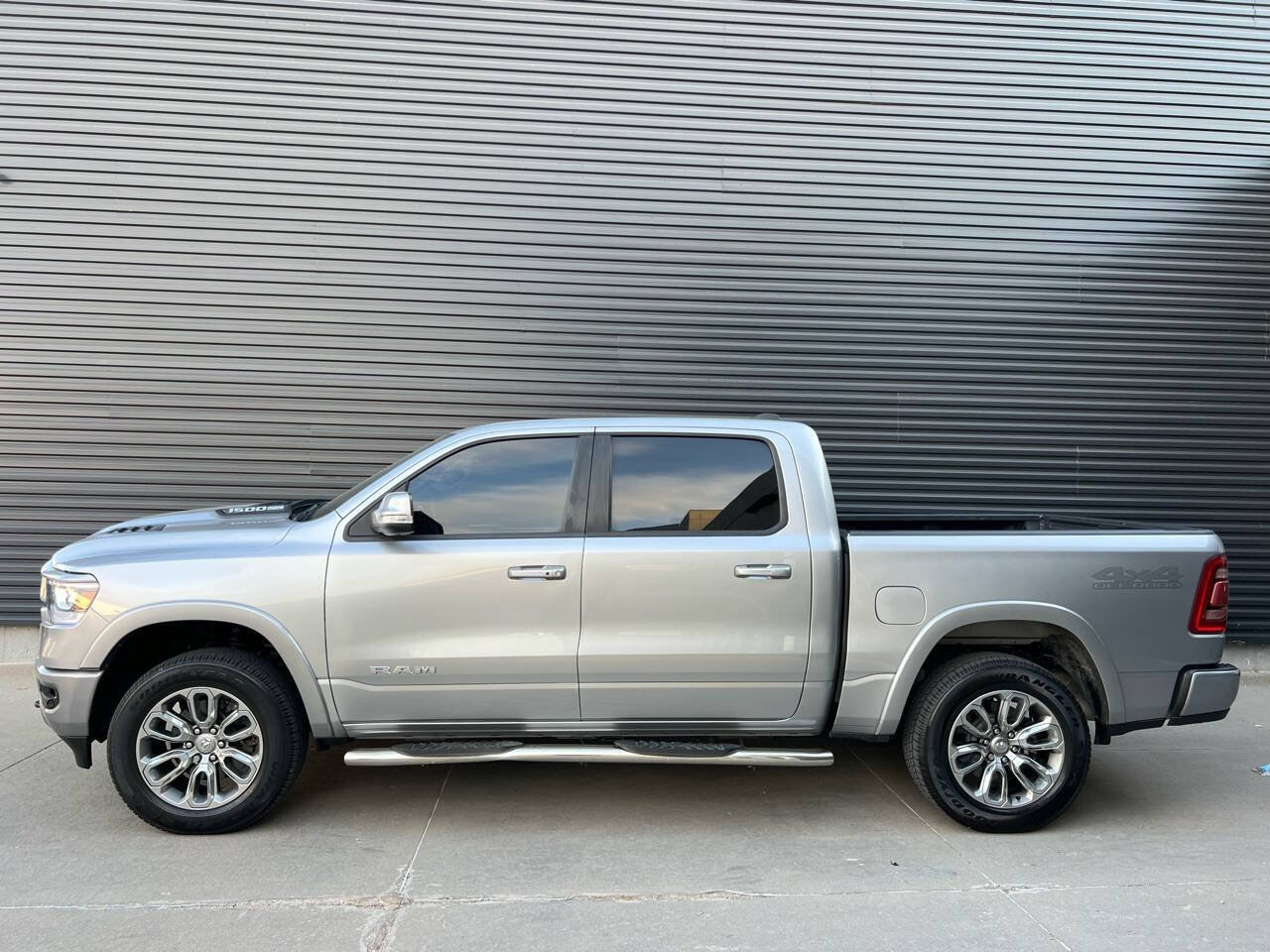 Used 2020 RAM 1500 Laramie w/ Sport Appearance Package AWD/4WD image 9