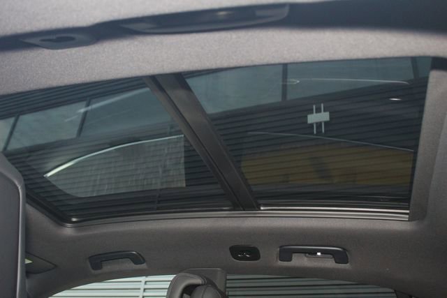 New 2025 Porsche Macan 4S Electric image 25