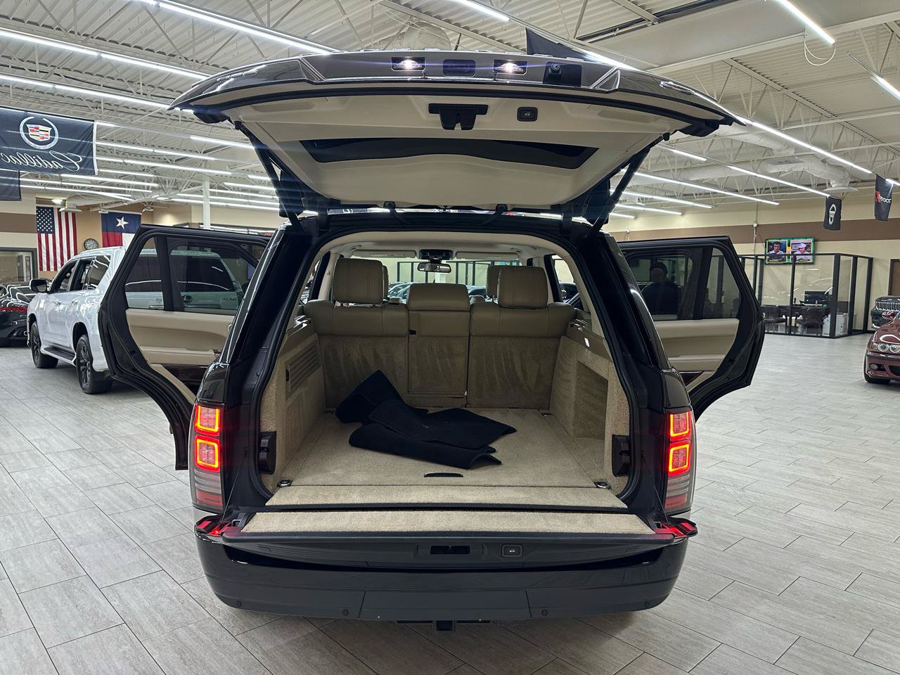 Used 2014 Land Rover Range Rover HSE AWD/4WD image 12