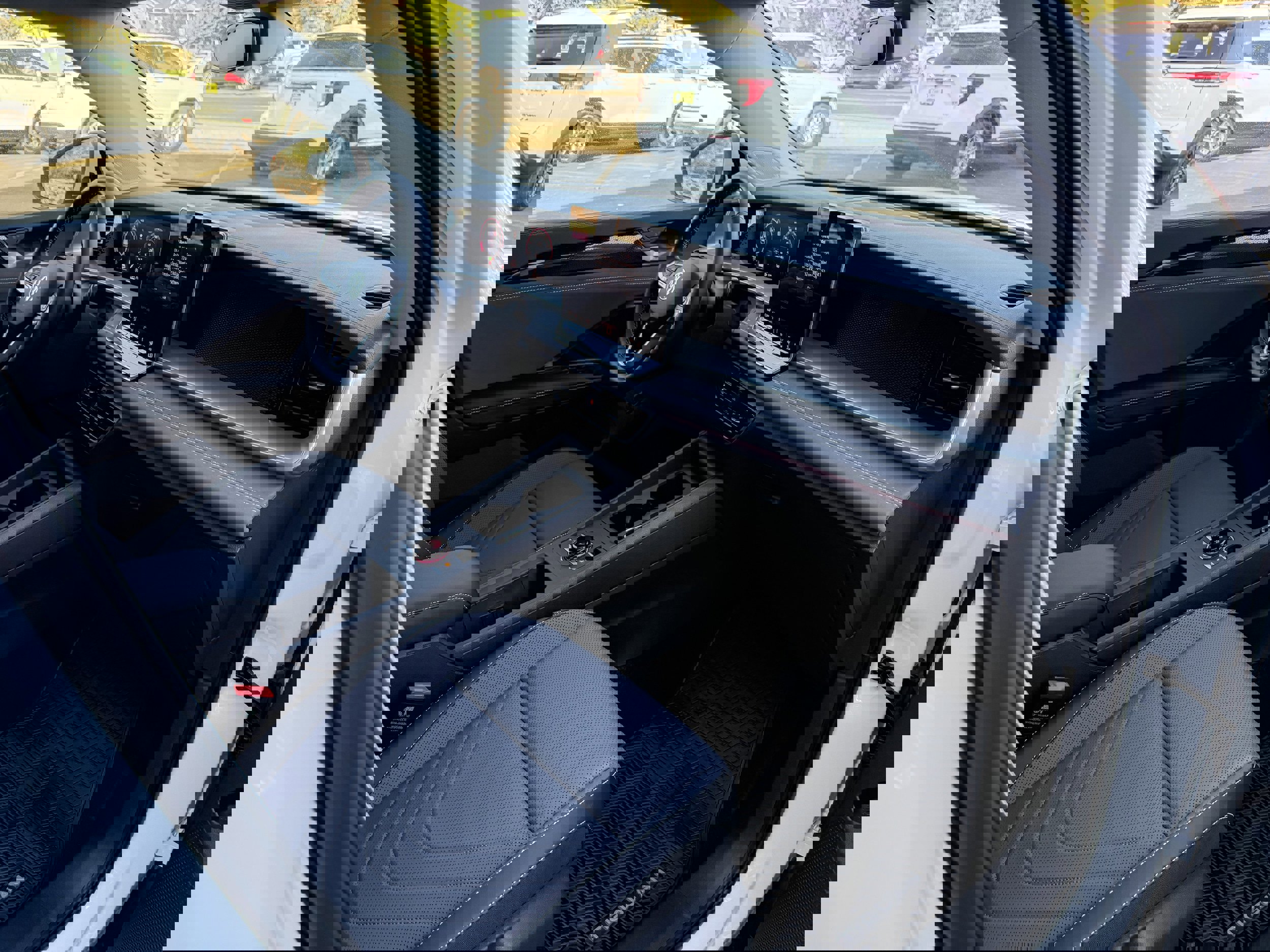 New 2025 Volkswagen Tiguan SE image 33