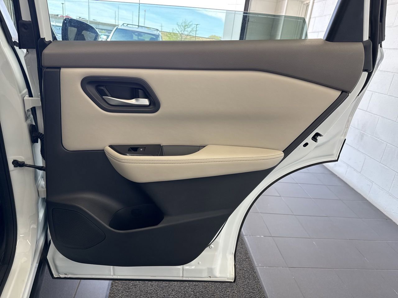 Used 2025 Nissan Rogue SV image 46