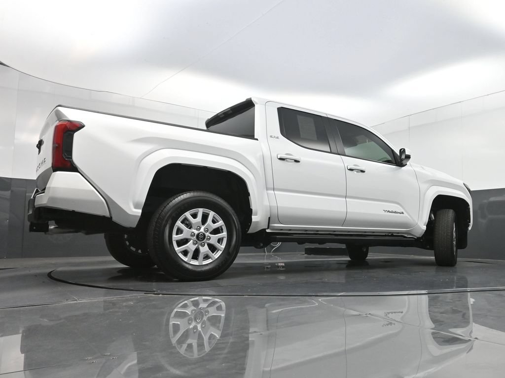 Used 2024 Toyota Tacoma SR5 AWD/4WD image 29