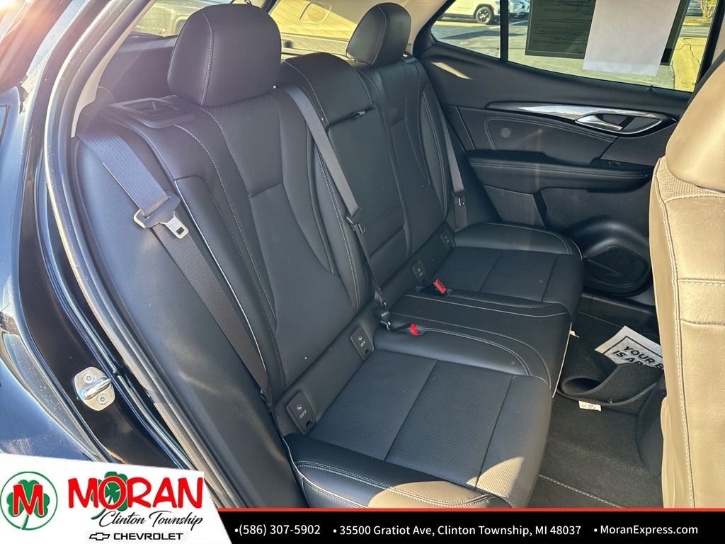 Used 2022 Buick Envision Essence w/ Safety Package image 27