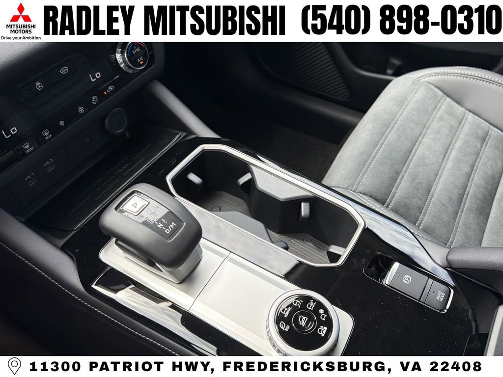 New 2026 Mitsubishi Outlander SE image 10