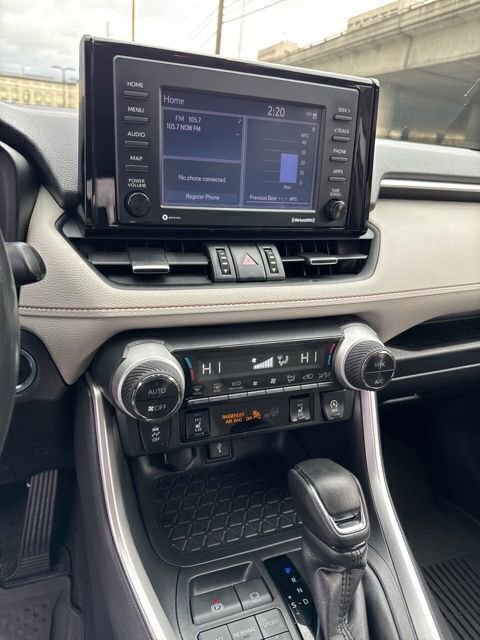 Used 2022 Toyota RAV4 XLE Premium image 25