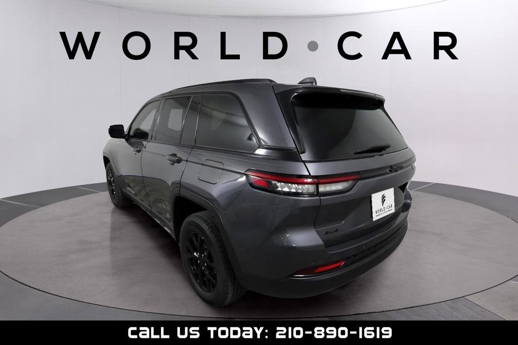 Used 2024 Jeep Grand Cherokee Altitude image 5