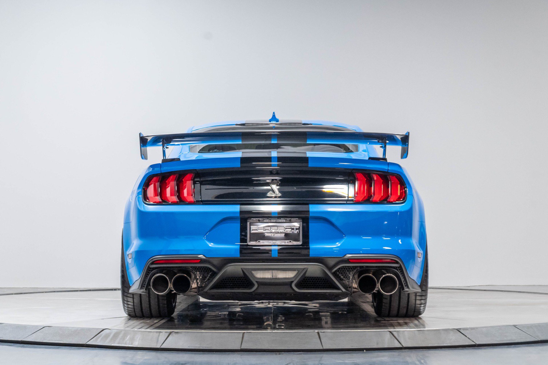 Used 2022 Ford Mustang Shelby GT500 w/ Carbon Fiber Track Pack RWD image 52