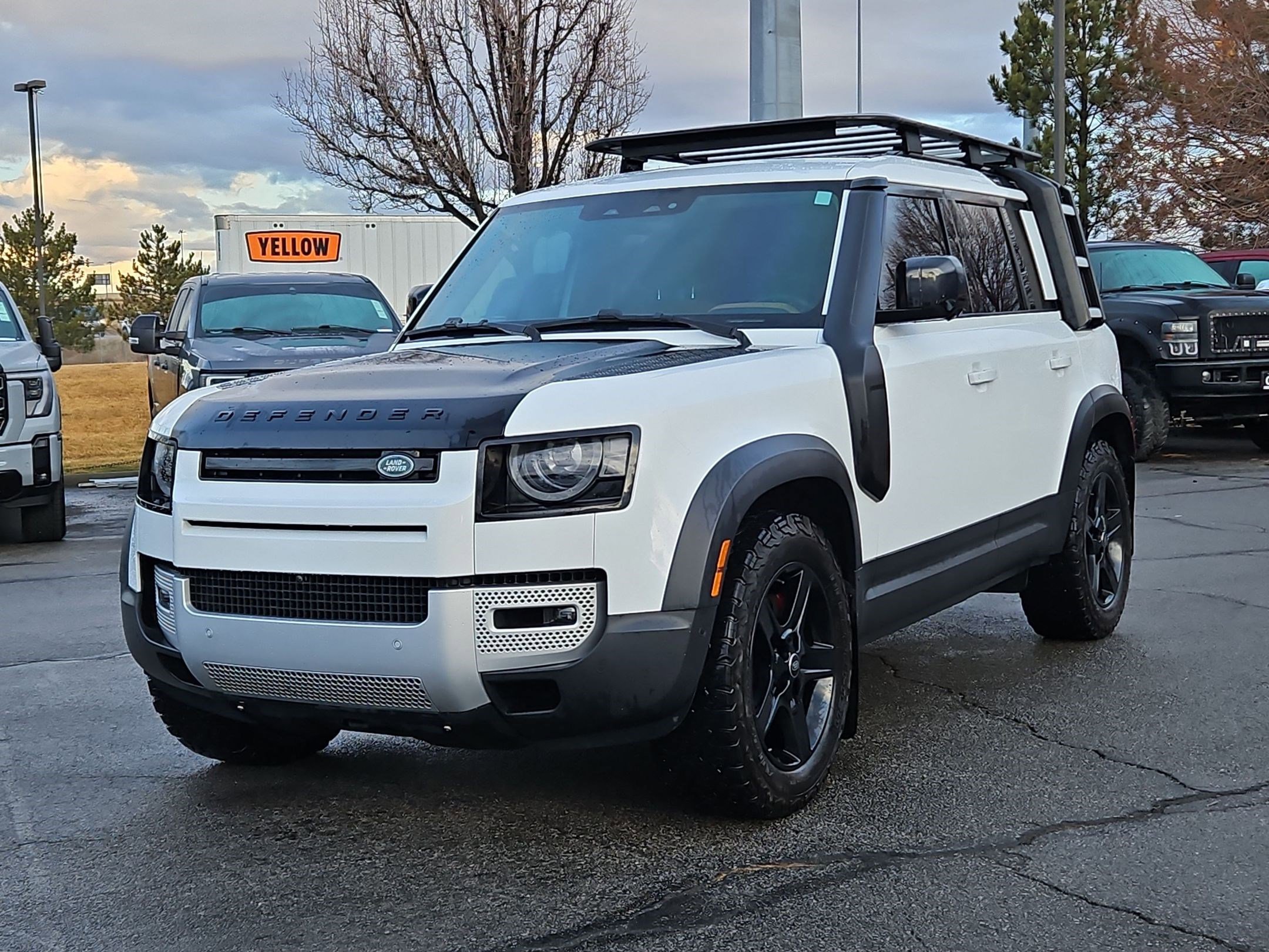 Used 2023 Land Rover Defender 110 SE image 11