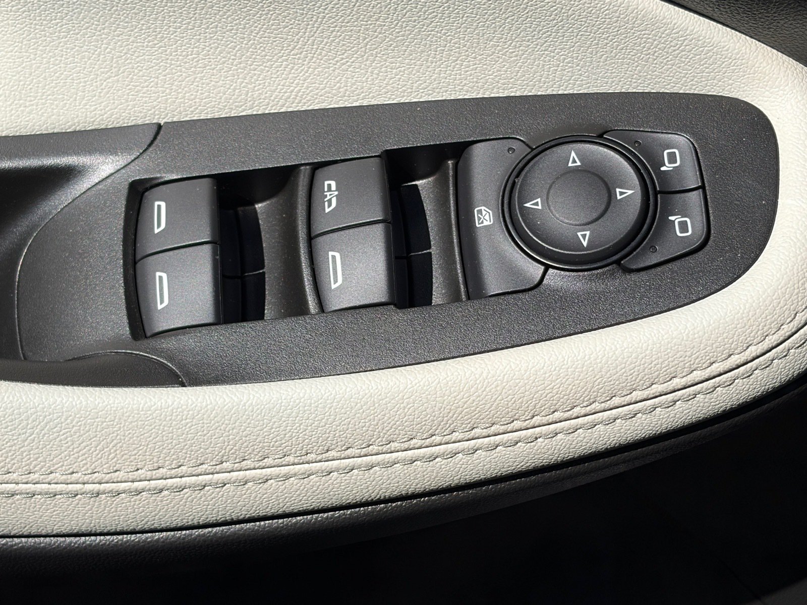 Used 2021 Buick Encore GX Essence w/ Advanced Technology Package FWD image 16