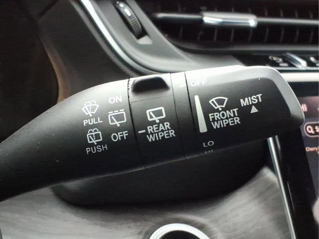 Used 2024 Jeep Grand Cherokee L Limited w/ Luxury Tech Group II image 28