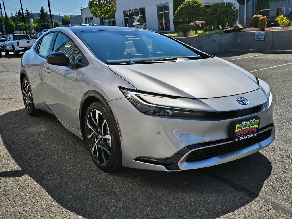 New 2027 Toyota Prius Plug-In Hybrid FWD image 4
