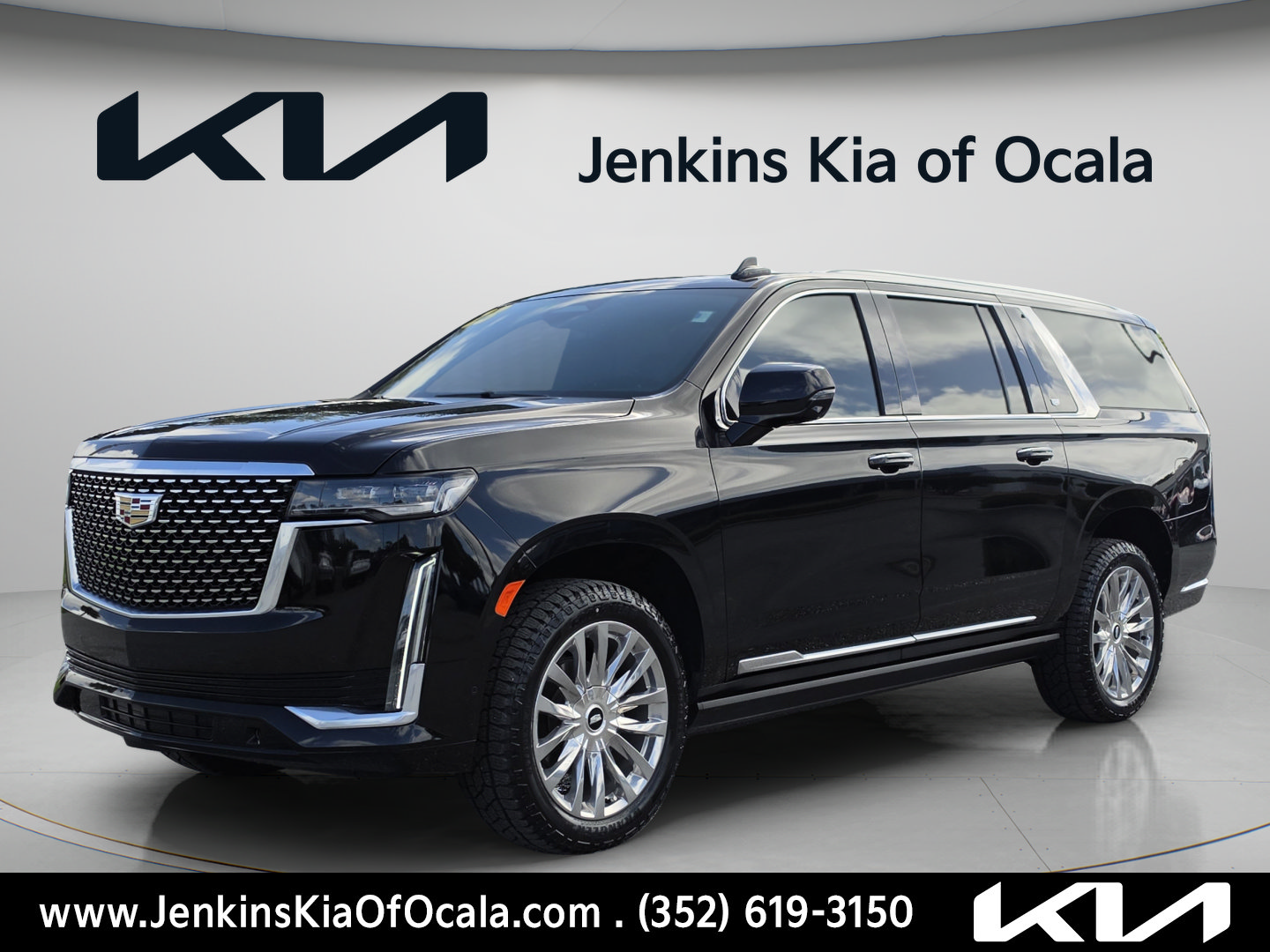 Used 2023 Cadillac Escalade ESV Premium Luxury w/ Performance Package AWD/4WD image 11