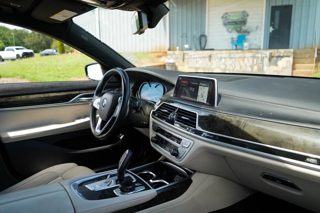 Used 2019 BMW 750i w/ Executive Package RWD image 15