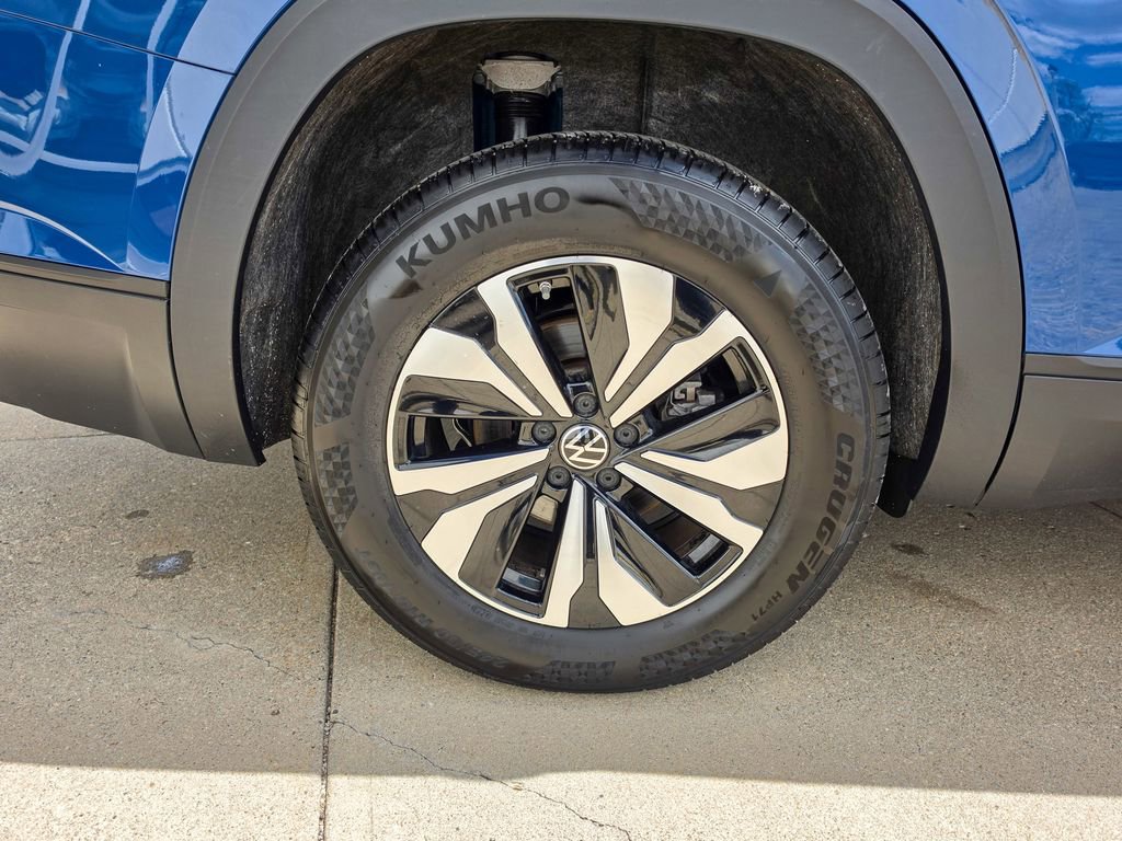 Certified 2025 Volkswagen Atlas SE FWD image 9