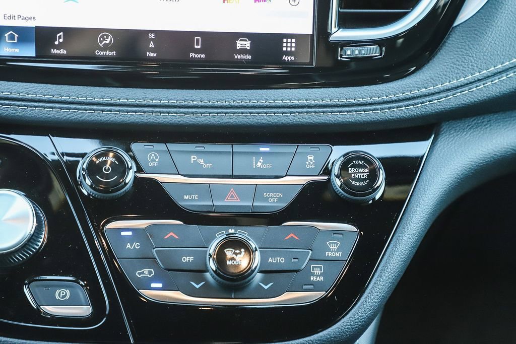 New 2026 Chrysler Pacifica Limited image 15