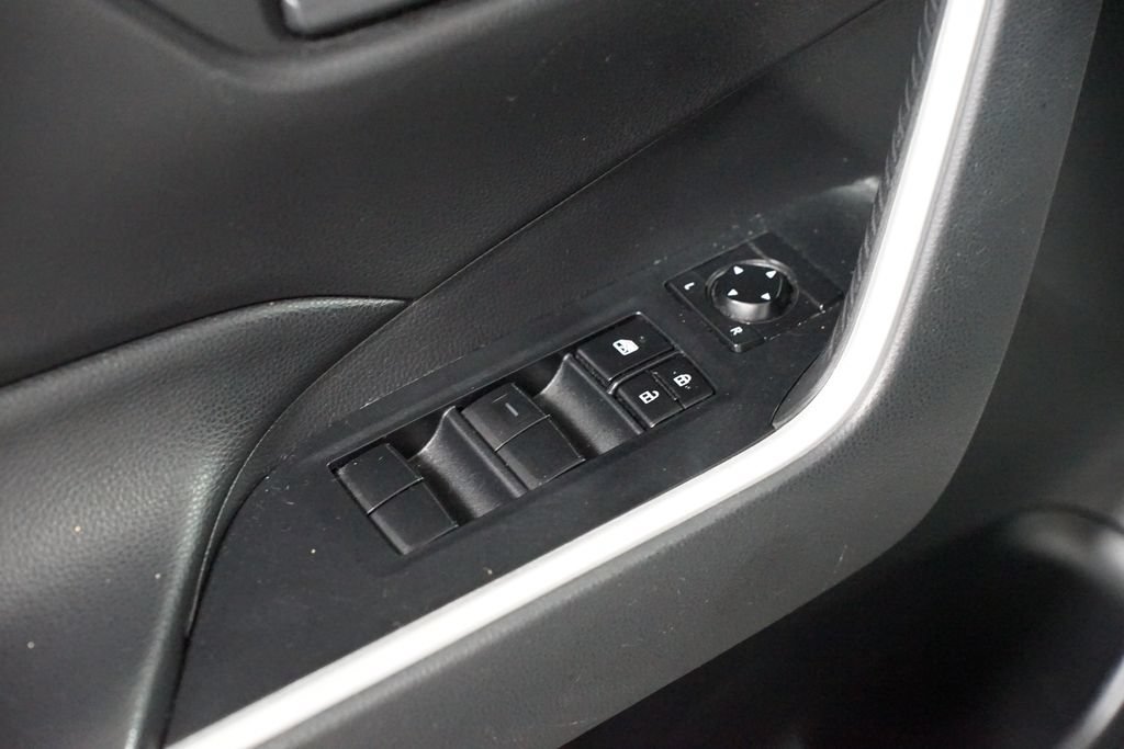 Used 2021 Toyota RAV4 LE FWD image 27
