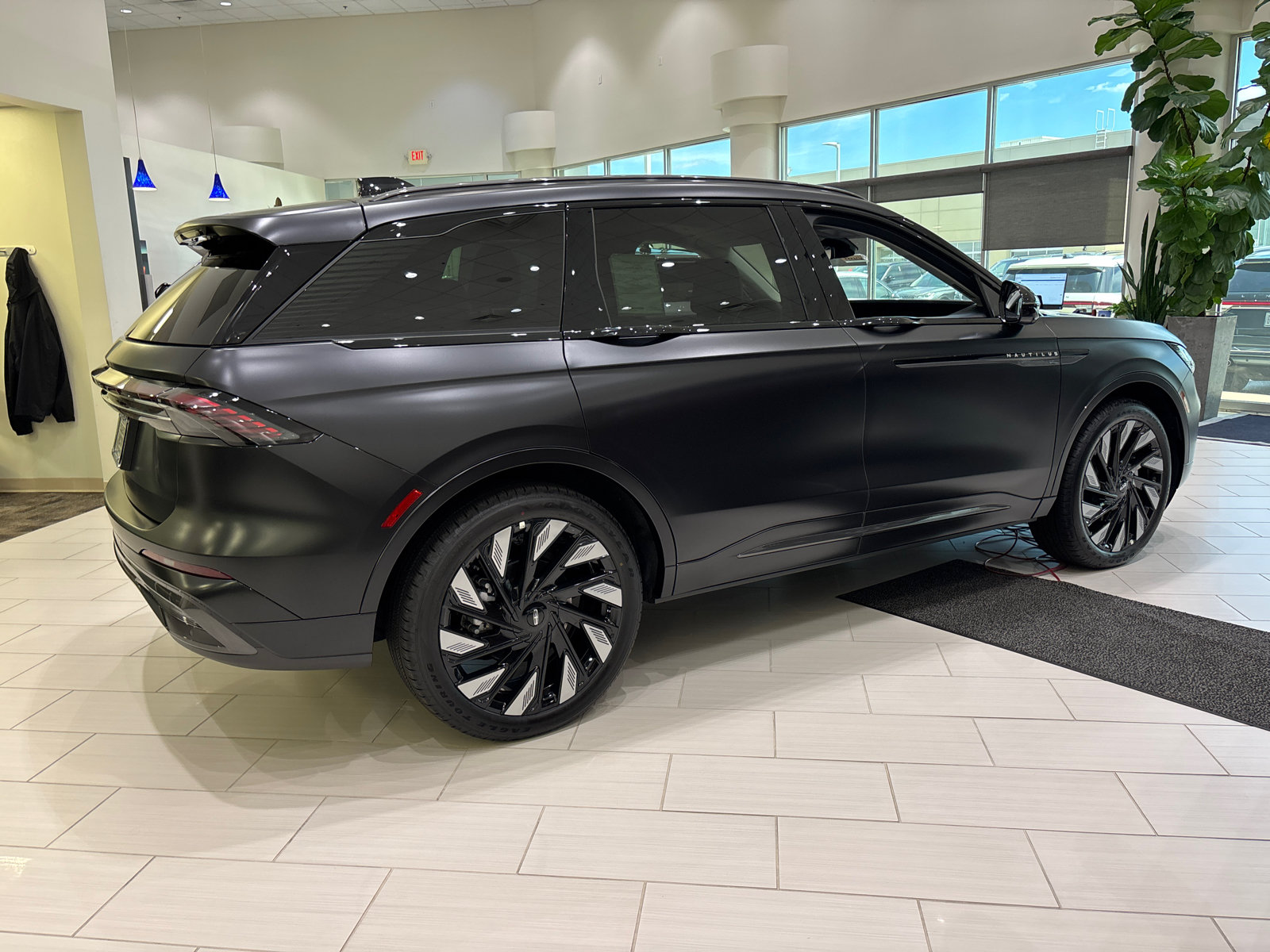 New 2026 Lincoln Nautilus Reserve w/ Jet Appearance Package AWD/4WD image 9