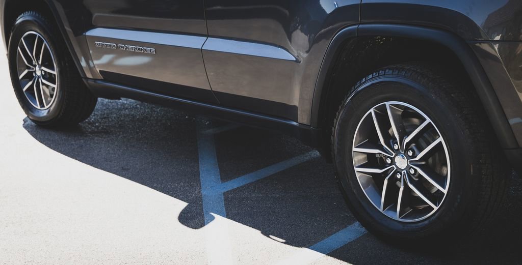 Used 2018 Jeep Grand Cherokee Limited image 27