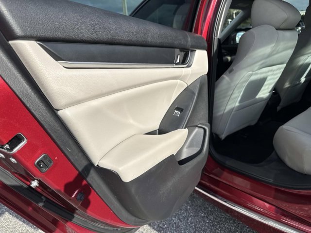 Used 2018 Honda Accord EX image 13