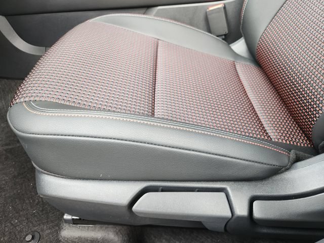 New 2025 Nissan Kicks SR FWD image 18